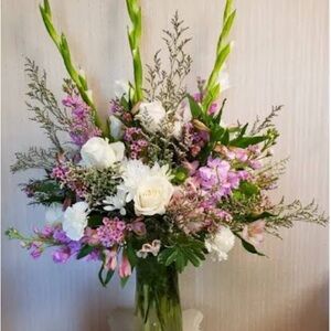 Elegant Floral Arrangement in Glass Vase